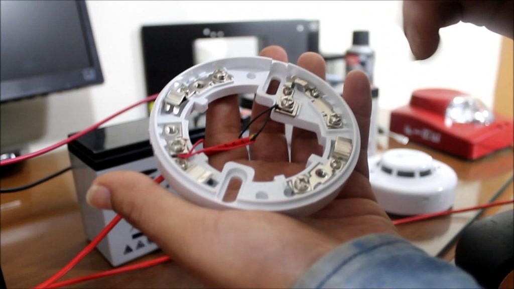 Armado de equipo de alarma contra incendio